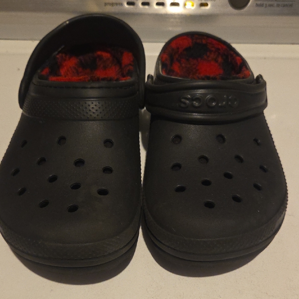 CROCS Black Slippers with Fur Lined
